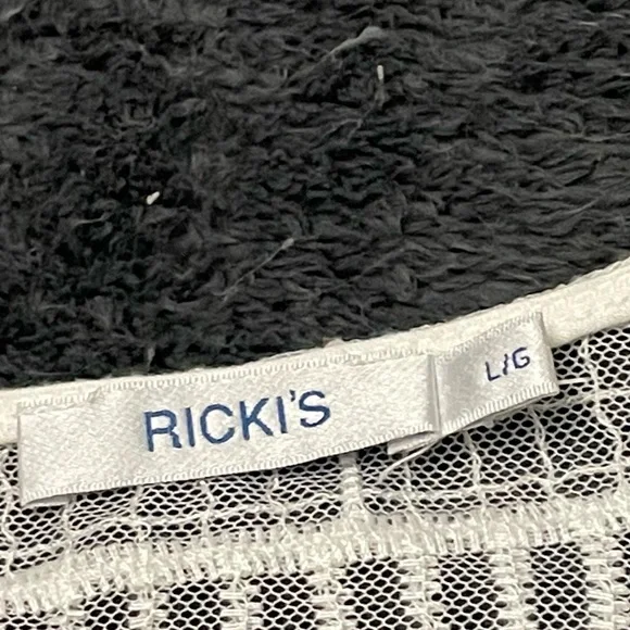 🦋 2 / $27 🦋 Ricki’s creamy colored T-shirt. Partner it with your own tank top. - Picture 2 of 5